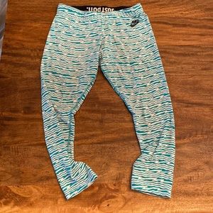 Womens Nike leggings. Size medium.